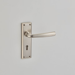 Pearl Nickel Keyhole