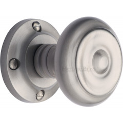 Aylesbury Period Door Knobs in Satin Chrome