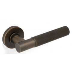 Valli H379 Knurled Lever Handles on Round Rose in Antique Brass