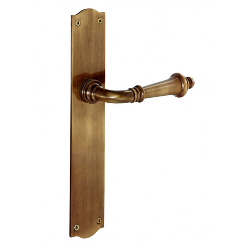 Aldaba Regency Period Lever Door Handles On Backplate In Bronze Door