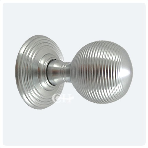 Dk37c Delamain Reeded Door Knobs In Satin Or Polished Chrome