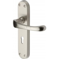 Gloucester Lever Handles on Backplate in Satin Nickel