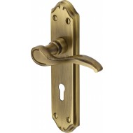 Keyhole lock